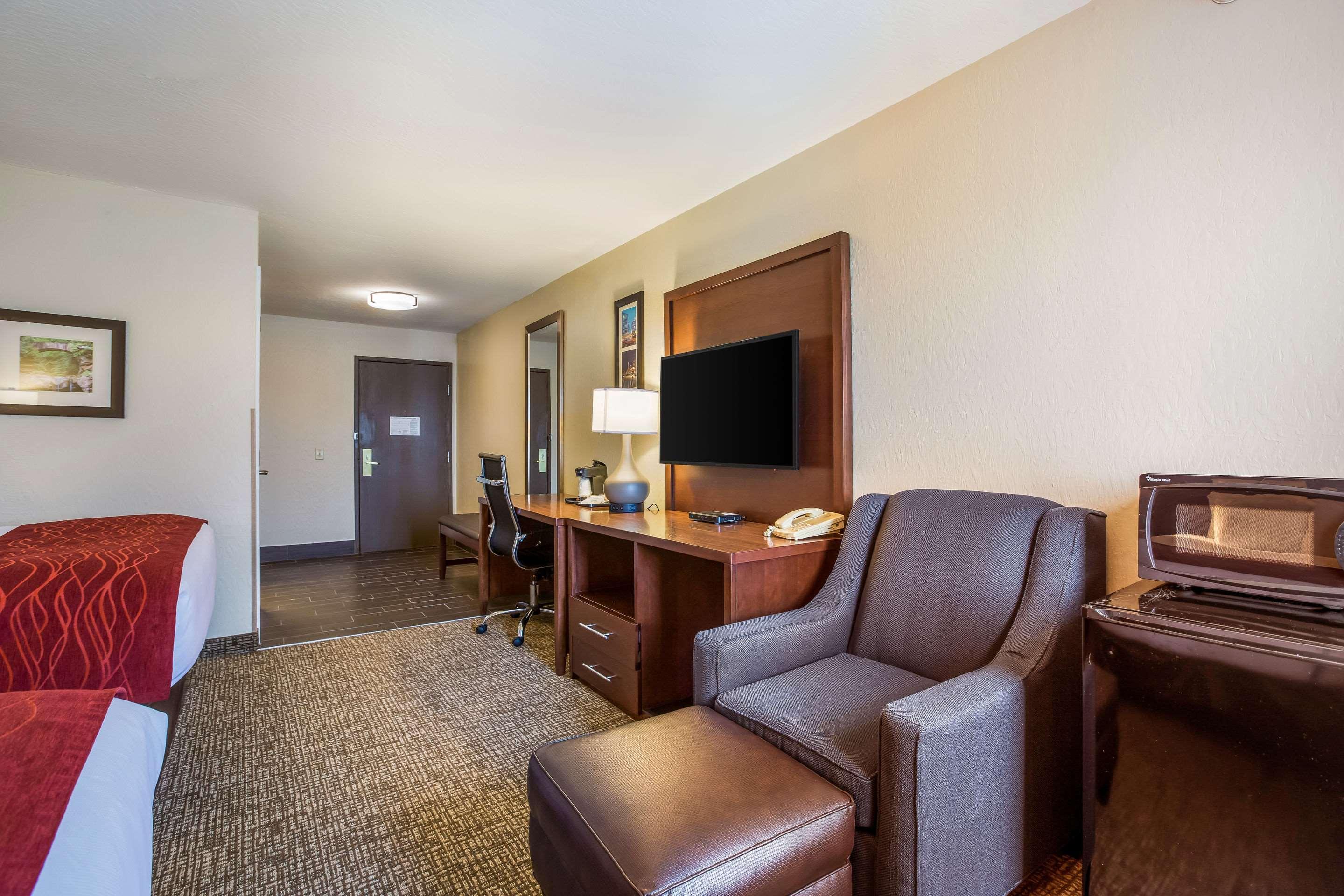 Comfort Inn & Suites Fairborn Near Wright Patterson Afb Exterior foto