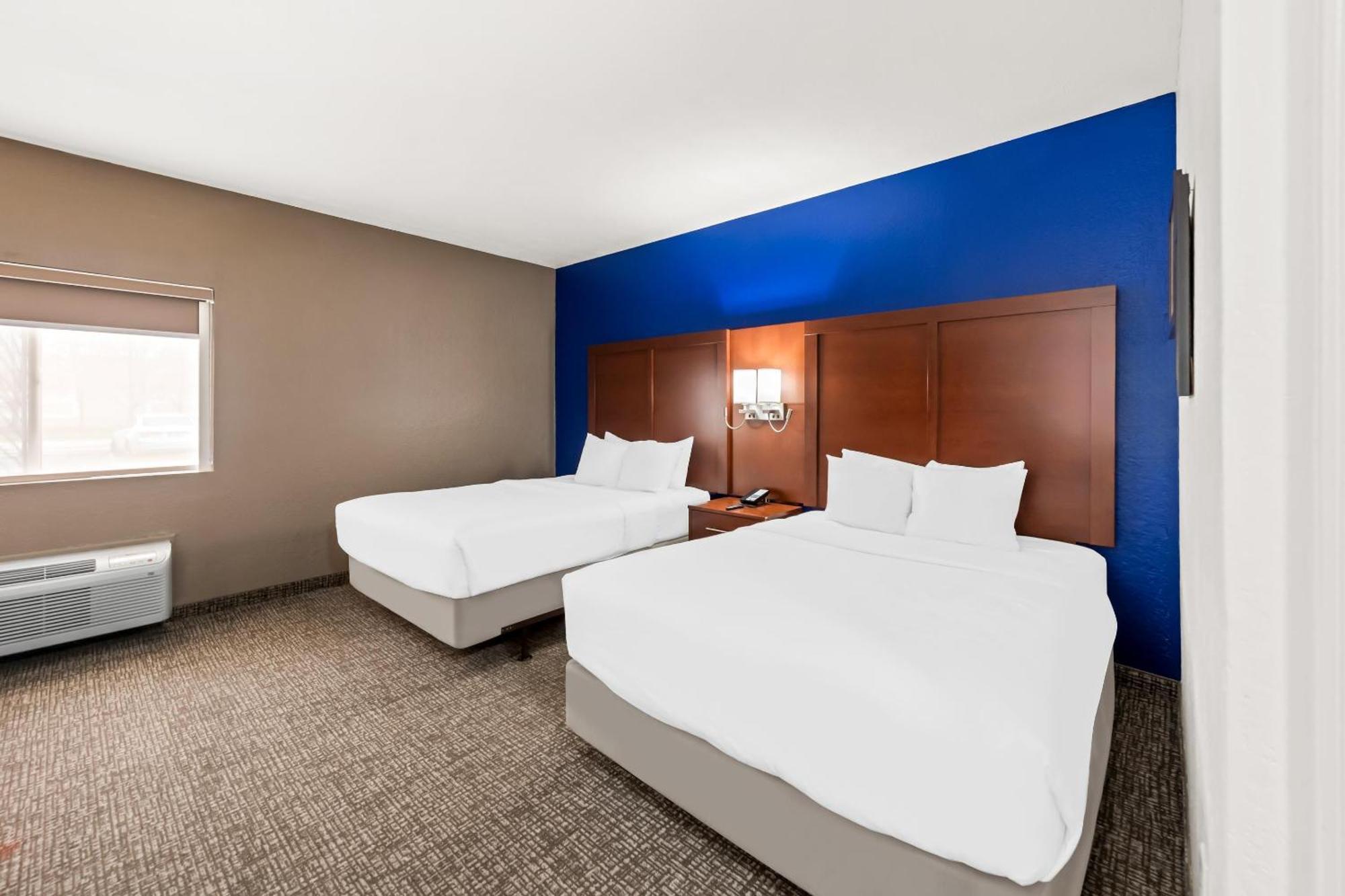 Comfort Inn & Suites Fairborn Near Wright Patterson Afb Exterior foto