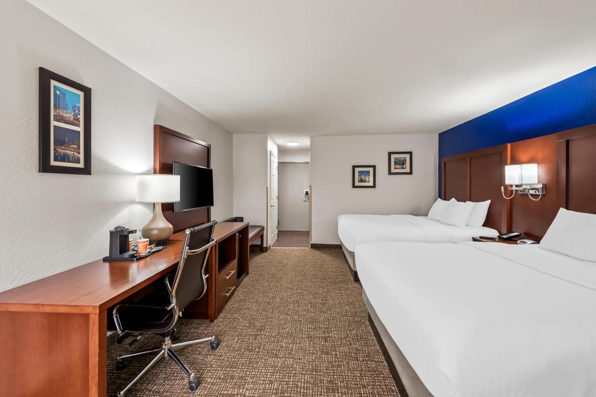 Comfort Inn & Suites Fairborn Near Wright Patterson Afb Exterior foto