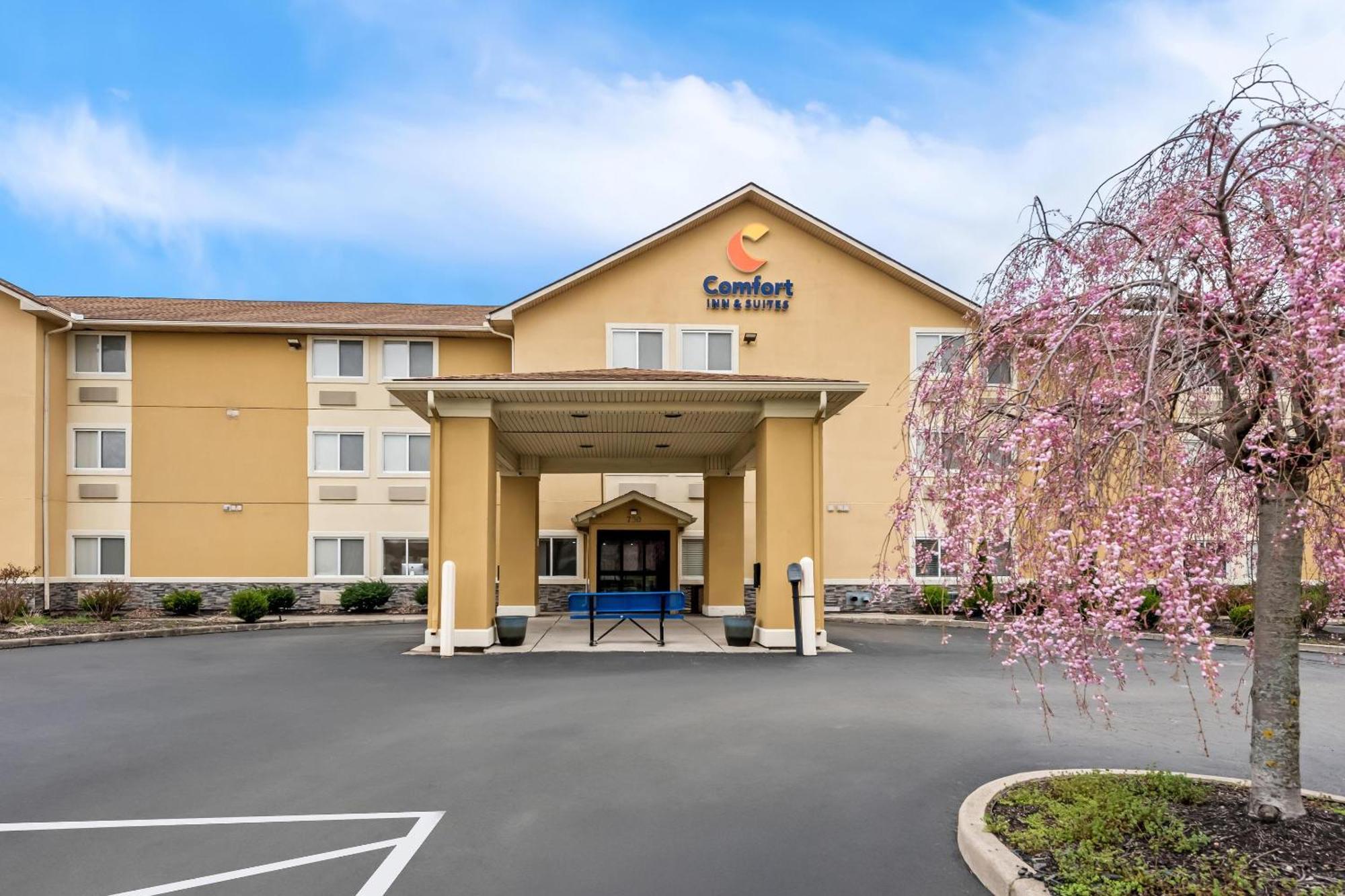 Comfort Inn & Suites Fairborn Near Wright Patterson Afb Exterior foto