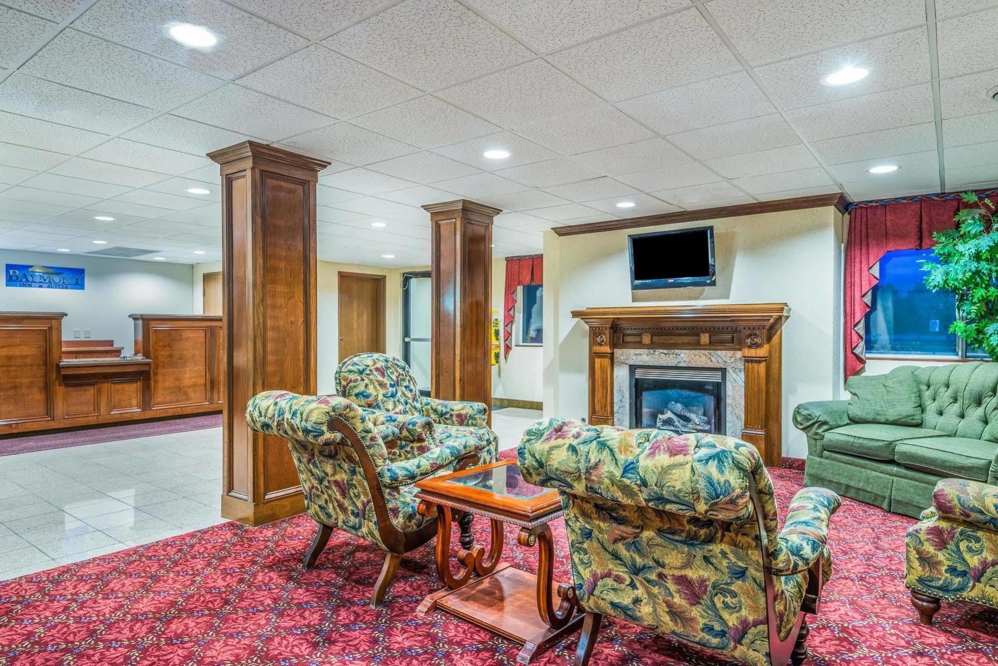 Comfort Inn & Suites Fairborn Near Wright Patterson Afb Exterior foto